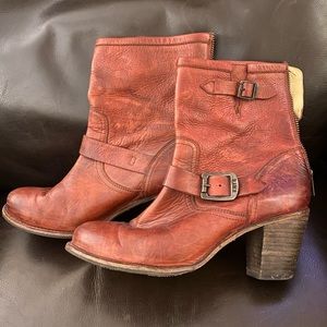 FRYE boots. Lightly worn. Very cute